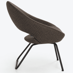 artifort shark lounge slede 2 poot selecte 280 chocolate en onderstelkleur p10 jet black zijkant.png